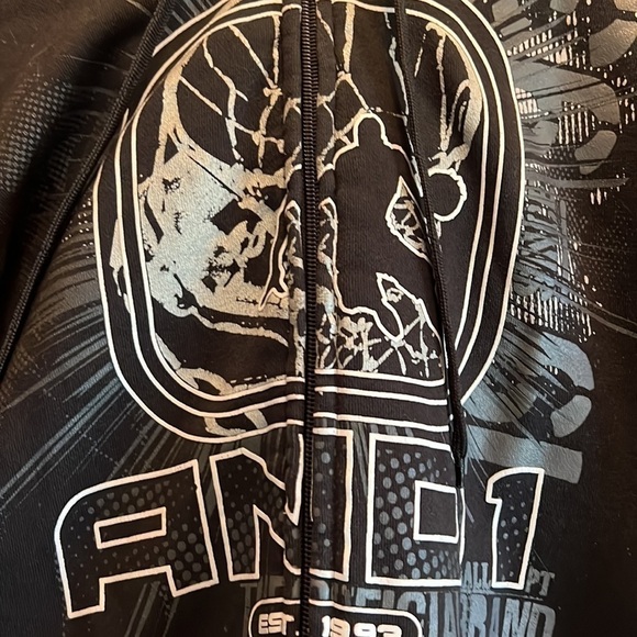 𝅺and 1 hoodie size L - Picture 2 of 9